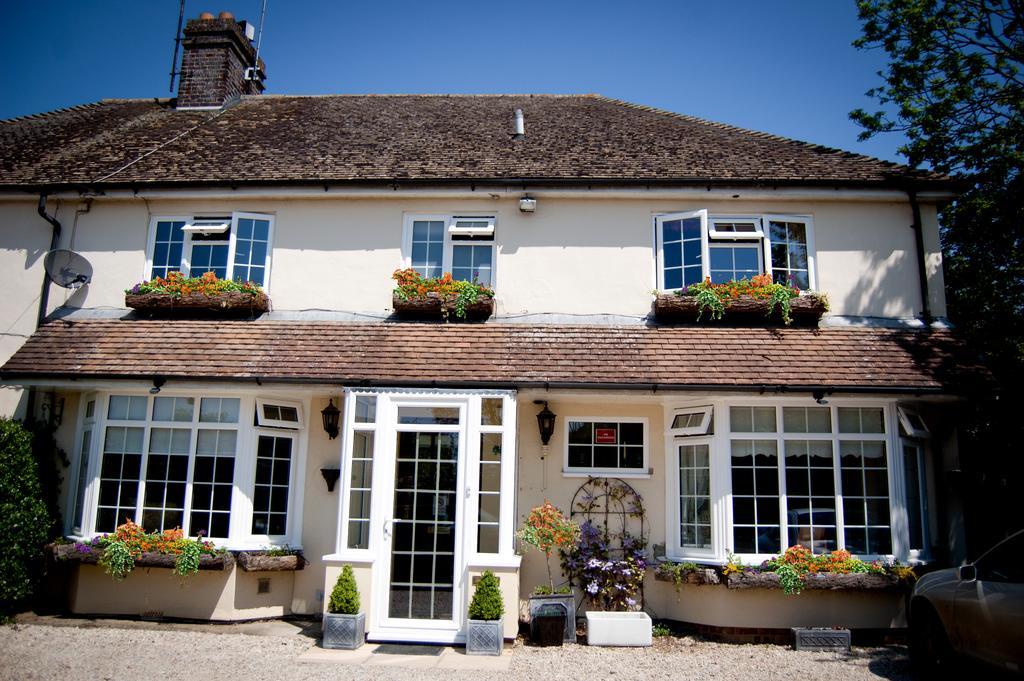 Crofters Guest House วิทนีย์ ภายนอก รูปภาพ