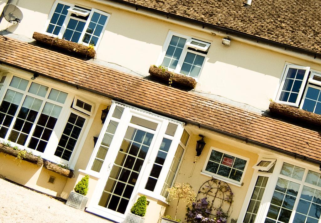 Crofters Guest House วิทนีย์ ภายนอก รูปภาพ