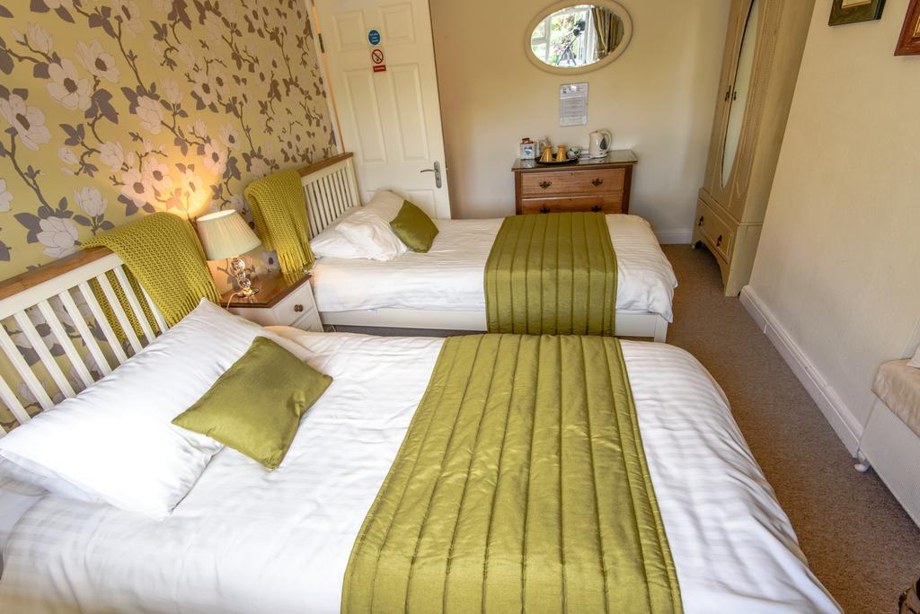 Crofters Guest House วิทนีย์ ภายนอก รูปภาพ