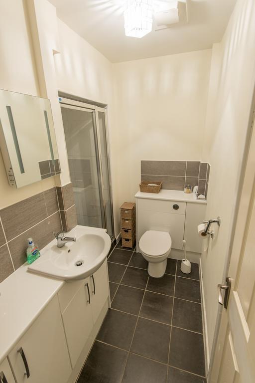 Crofters Guest House วิทนีย์ ภายนอก รูปภาพ