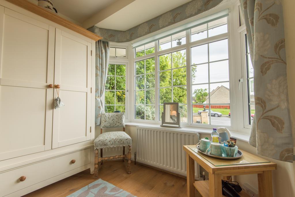 Crofters Guest House วิทนีย์ ภายนอก รูปภาพ