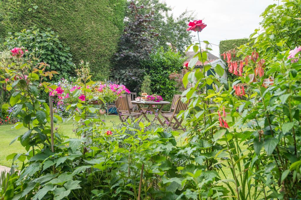 Crofters Guest House วิทนีย์ ภายนอก รูปภาพ