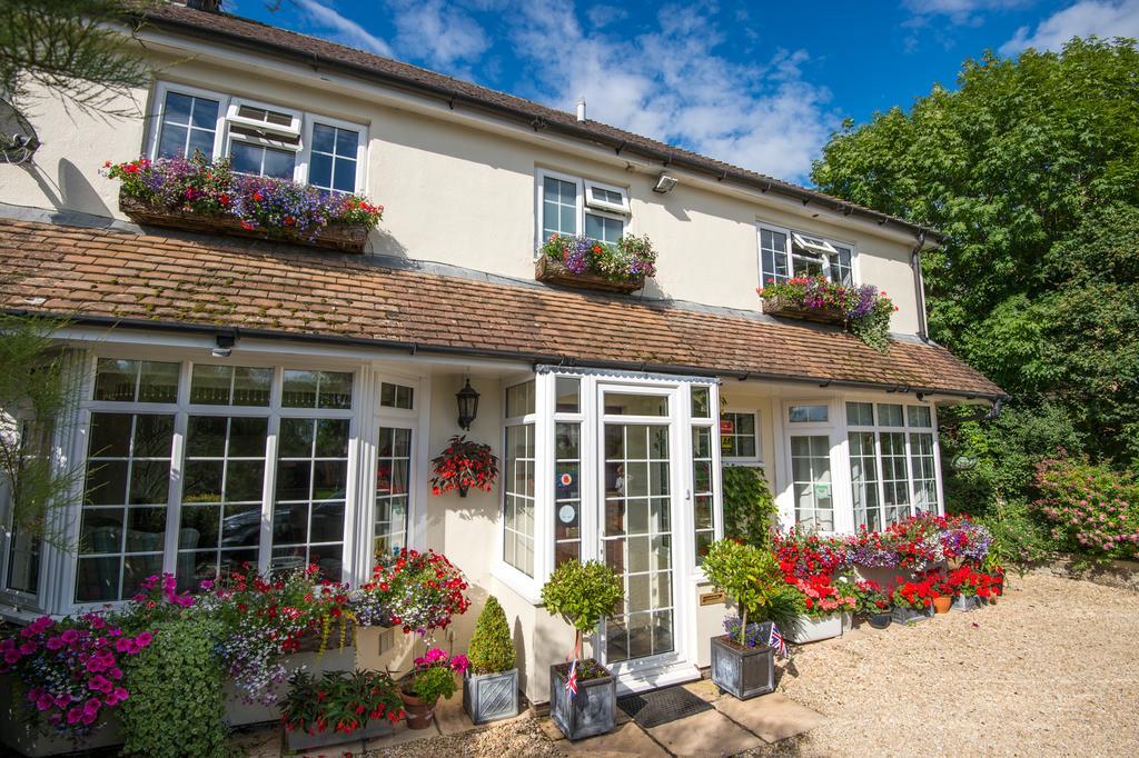 Crofters Guest House วิทนีย์ ภายนอก รูปภาพ